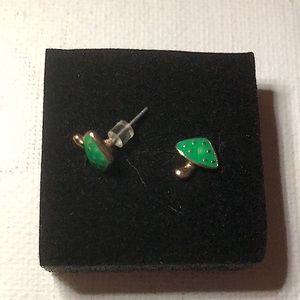 Mushroom earrings 🍄💚